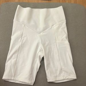 WHITE BIKER SHORTS